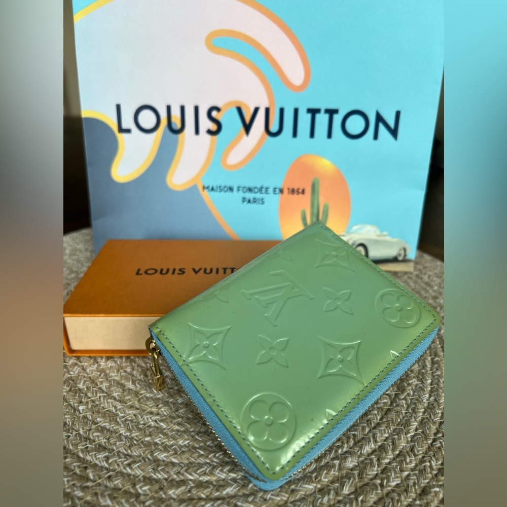 Louis Vuitton - vernis compact zippy wallet